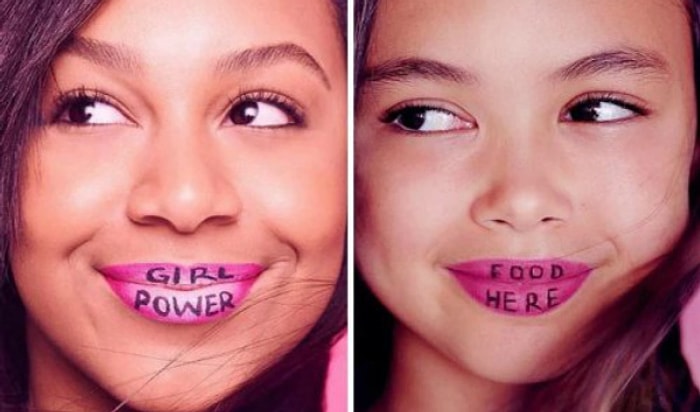 9-летняя девочка беспощадно троллит костюмы знаменитостей, используя подручные средства