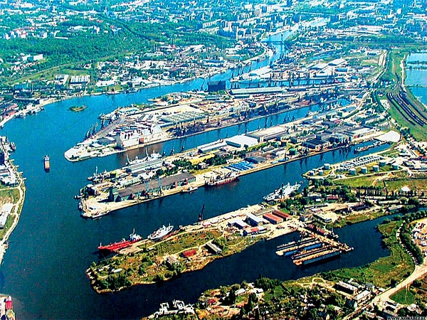 1. Какая из этих столиц не имеет выхода к морю?