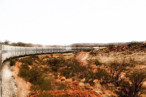 4. По какой стране проезжает поезд, если в окне "степь да степь кругом"?