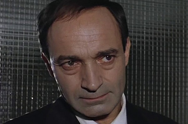 10. А кем работал Сатанеев в фильме «Чародеи»?