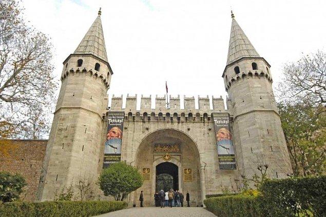 1948 - II. Dünya Savaşı'ndan beri kapalı tutulan Topkapı Sarayı Müzesi ve İstanbul Arkeoloji Müzesi halka açıldı.