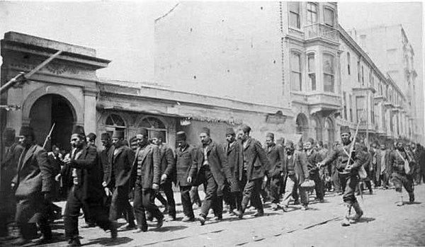 1909 - İstanbul'a gelen Hareket Ordusu, 31 Mart Ayaklanması'nı bastırdı.