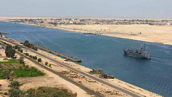1975 - Süveyş Kanalı, Altı Gün Savaşı'nın ardından, 8 yıl sonra uluslararası deniz trafiğine açıldı.