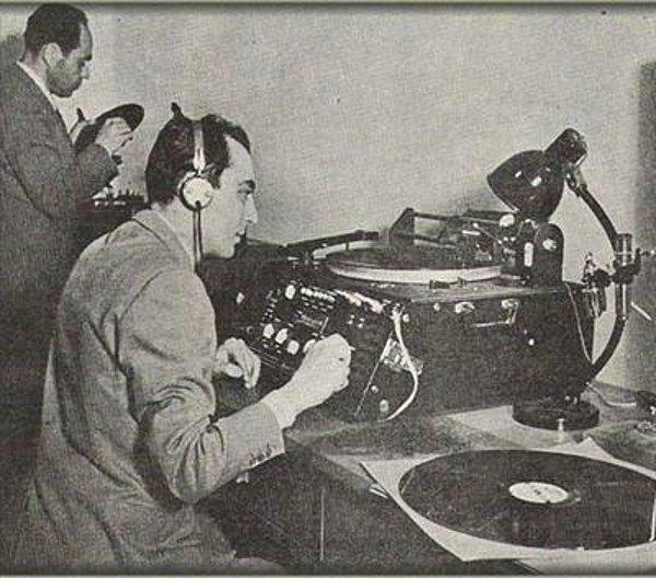 1927 - Türkiye'de ilk radyo yayını başladı.