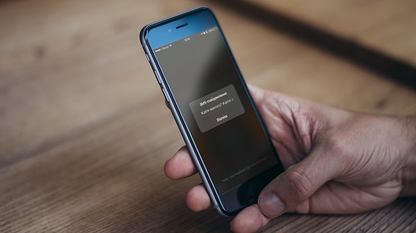 2. Друг пишет вам сообщение с приглашением сходить куда-нибудь вечерком. Что ответите?