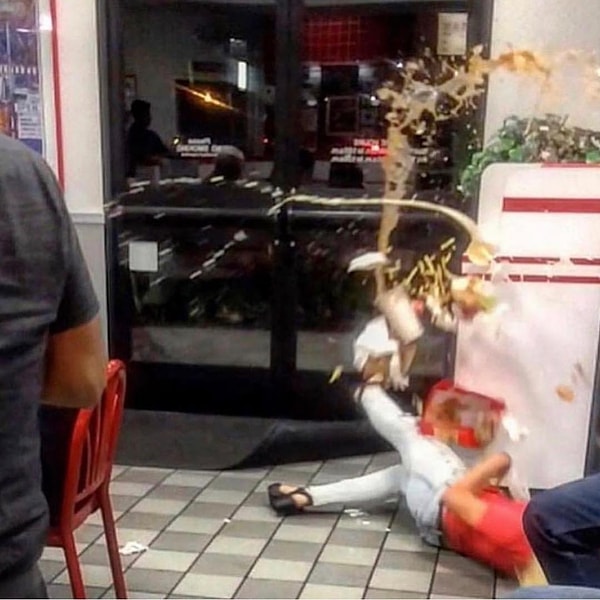 3. Это даже не падение, а произведение искусства, застывшее во времени