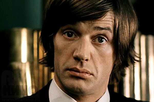 4. В каком фильме Алексанр Абдулов сыграл главного злодея Робера де Шаранса?