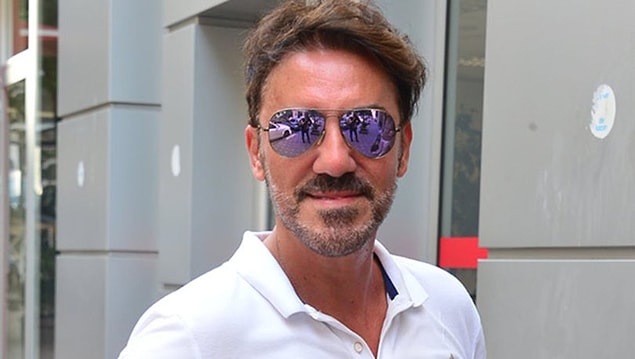 Faruk K ise 2002'de şarkıyı ikinci albümüne aldı. Bir röportajında ise "Ben Azar Azar ile tanındım ama bana festivallerin kapısını açan Honki Ponki oldu. O şarkının parasıyla apartman aldım." dedi.