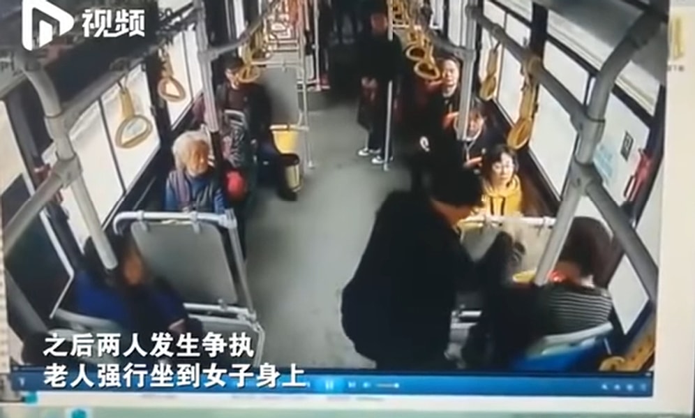 Otobüste Kendisine Yer Vermeyen Kadının Kucağına Oturan Yaşlı Adam