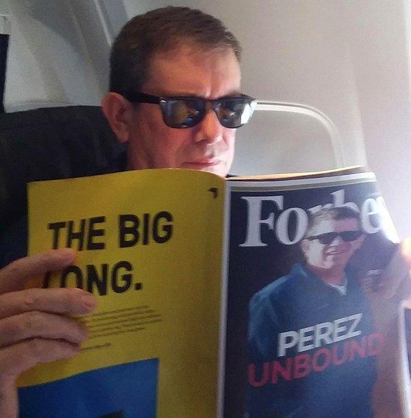 15. "Öğretmenim, ilk first class uçuşu için kendi resmini Forbes'un kapağına koydu ve uçakta onu okudu."