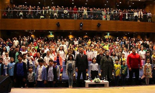 23 Nisan Ulusal Egemenlik ve Çocuk Bayramı nedeniyle düzenlenen etkinliğe Gençlik ve Spor Bakanı Dr. Mehmet Muharrem Kasapoğlu, Aile Çalışma ve Sosyal Hizmetler Bakanı Zehra Zümrüt Selçuk, milli sporcular ve ünlü isimler katıldı.