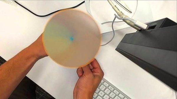 20. Newton'ın renk diski, alameti ne mi? Aslında bu disk beyaz değil fakat hızla çevrildiğinde beyaz olarak gözlemleniyor.