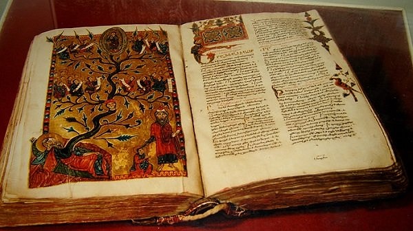 6. Какая заглавная буква с старых русских книгах изображалась как два рыбака с сетью, наполненной рыбой?