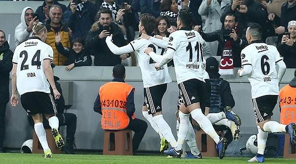 Gelelim Beşiktaş-Galatasaray arasındaki ikili averaja. Ligin ilk yarısındaki karşılaşmayı Beşiktaş, 1-0 kazanmıştı.