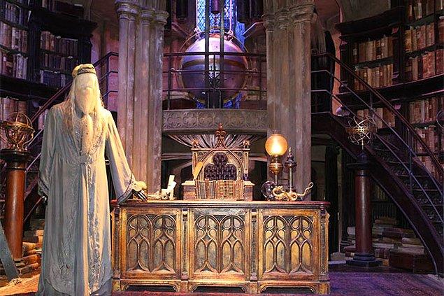 17. Richard Harris, Dumbledore rolünü oynamayı kabul etmeden önce 3 kere reddetmişti.