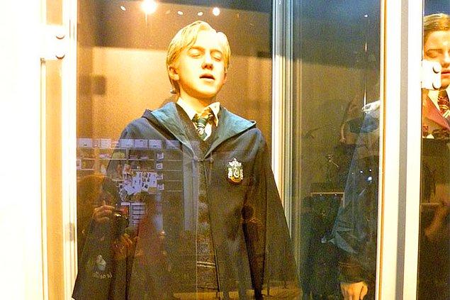 20. Draco Malfoy'un cübbesinin cepleri dikilerek kapatılmıştı.