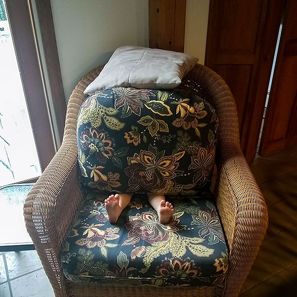 14. «Сын думает, что отлично спрятался»