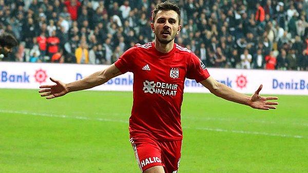 54. Sakarya - Emre Kılınç / Sivasspor - 3 milyon €