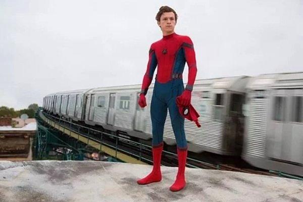 8. Örümcek-Adam: Eve Dönüş / Spider-Man: Homecoming (2017)