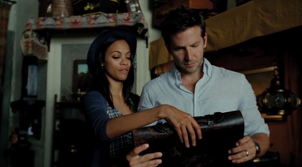 21. А с Зои Салданой Брэдли Купер снялся в "Словах"