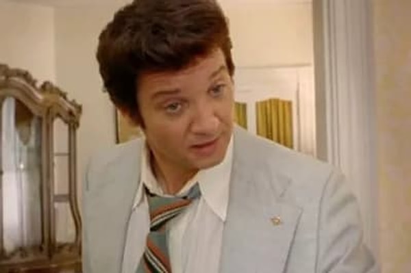 23. А еще Брэдли Купер снимался с Джереми Реннером в "Афере по-американски"