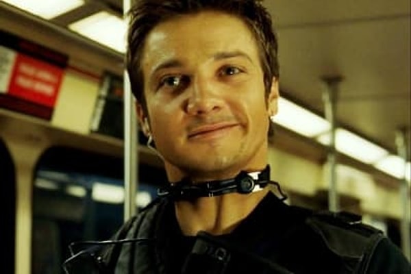 25. А вот с Сэмюэлом Л. Джексоном Джереми Реннер снимался в "S.W.A.T.: Спецназ города ангелов"