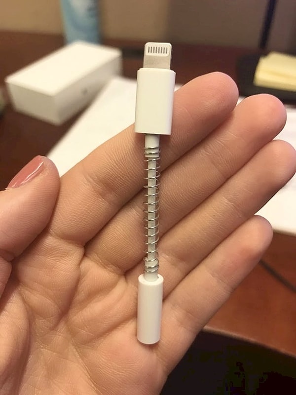 10. Такой бесхитростный трюк продлит жизнь вашей зарядки.