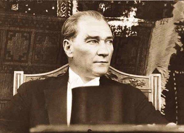 1931 - Mustafa Kemal Atatürk, üçüncü kez Cumhurbaşkanı seçildi.