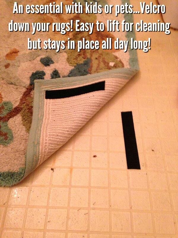 16. Идеально для тех, у кого есть дети и домашние животные. Прикрепите коврики к полу при помощи липучек. Легко поднять во время уборки, но при этом они не сползут с законного места в течение всего дня.