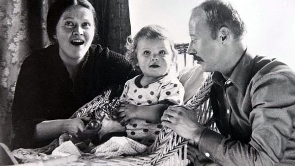 1. В этом фильме  Наталья Гундарева исполнила роль матери 10 детей. Вспомнили фильм?