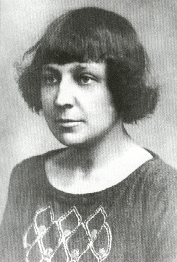 10. Как зовут эту русскую поэтессу серебряного века?