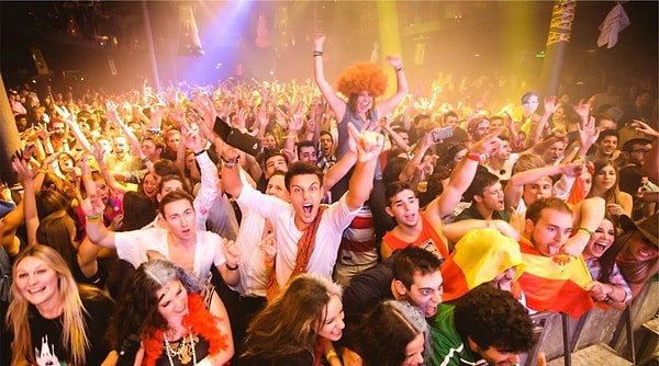 4. Представьте, что вы оказались на празднике в компании незнакомых людей. Что будете делать?