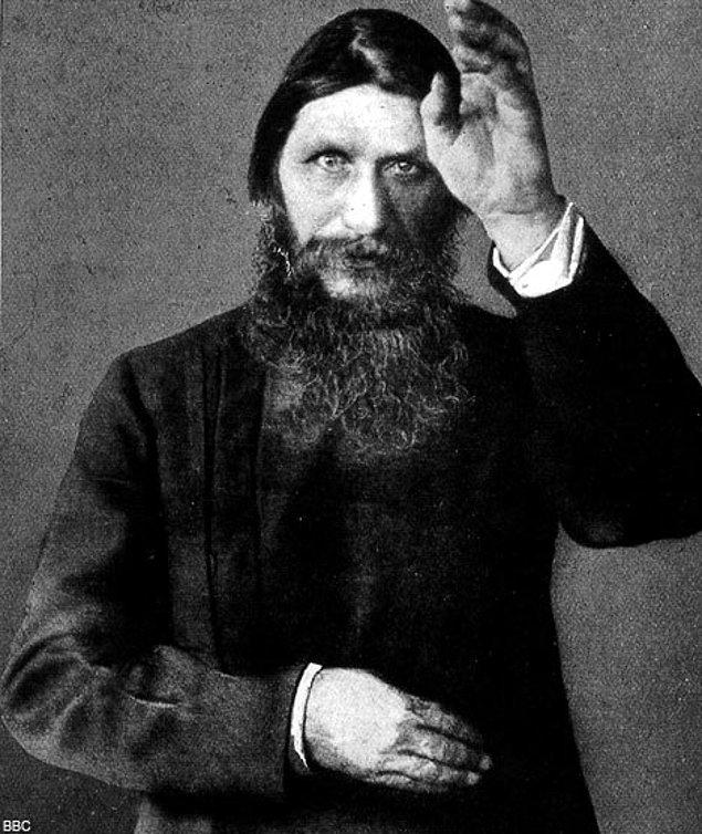 Sonunda saraydaki Rasputin karşıtları bu gidişe bir dur diyerek Rasputin’in öldürülmesi için plan yaptılar. Bir davet düzenleyip Rasputin'i bu davete çağırdılar.
