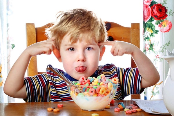 2. «Не нужно чересчур _______ детей». В каком варианте ударение стоит правильно?