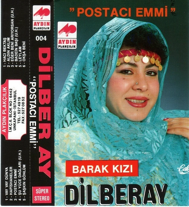 DÃ¼zce'ye yetenekli sesleri keÅfetmek iÃ§in gelen radyocularÄ±n dikkatini Ã§ekti bir Åekilde ama ailesi razÄ± gelmemiÅti bu iÅe. Ãyle ki, babasÄ± bu haberi duyunca parmaklarÄ±nÄ±n arasÄ±na kaÅÄ±k koyup kÄ±rmÄ±Å, boynuna ip geÃ§irip ahÄ±rda sÃ¼rÃ¼klemiÅ Dilber Ay'Ä±. Sabaha kadar da hayvanlarla, ahÄ±rda yatÄ±rmÄ±Å kÄ±zÄ±nÄ± o baba.
