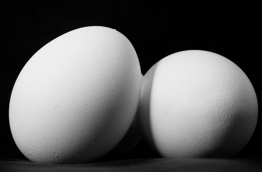 Black egg. Egg Black and White. Black Eggs у мужчин. Black Egg White Egg. Egg на чёрном фоне