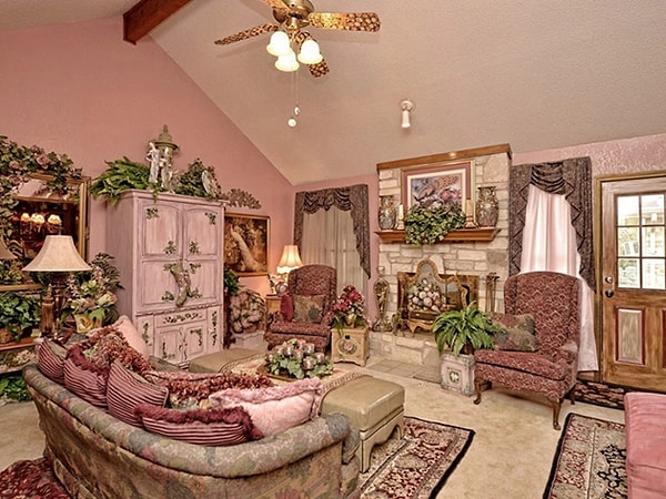 2. Но как только вы заглянете внутрь, вам покажется, что вы свалились в Кроличью нору из "Алисы в Стране чудес".