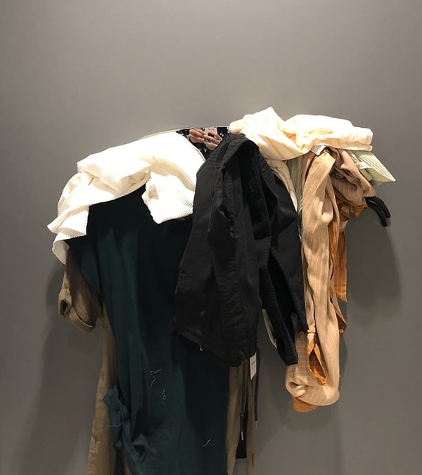 7. " Я никогда не работал в розничной торговле, но теперь могу представить, как чертовски надоедливо постоянно убирать за взрослыми, которые по идее умеют все делать сами. Ах да, они не умеют прибираться за собой..." - пишет один из пользователей Сети