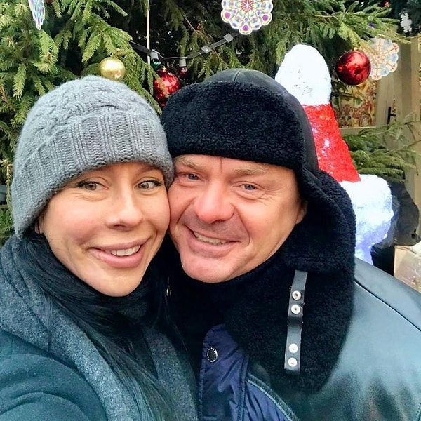 Владимир женат и воспитывает с супругой двоих детей.