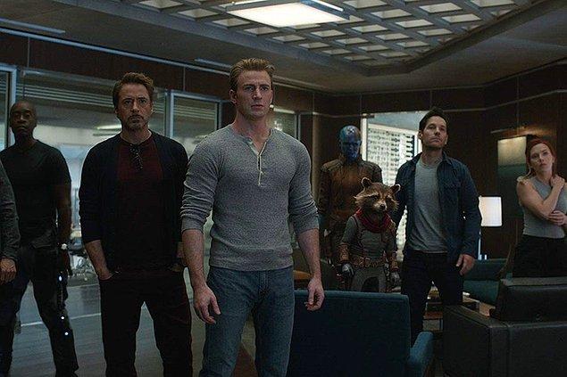 3. Avengers: Endgame gişedeki ilk hafta sonunda 1.2 milyar dolar hasılata ulaşarak, hem ABD’de hem de dünya genelinde tüm zamanların en iyi açılışını yaptı.