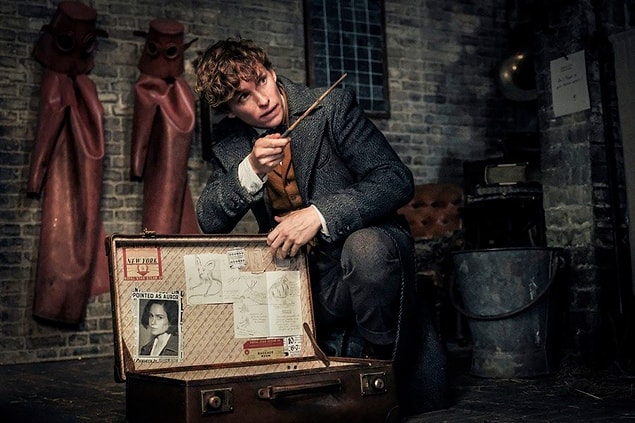 5. Harry Potter evreninde geçen Fantastic Beasts and Where to Find Them 3’nin çekimleri bir kez daha ertelenirken, vizyon tarihi de 12 Kasım 2021 olarak değiştirildi.