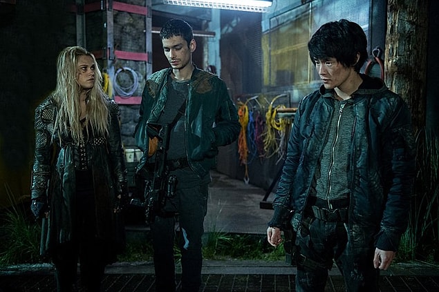6. The 100, 7. sezon onayını aldı.