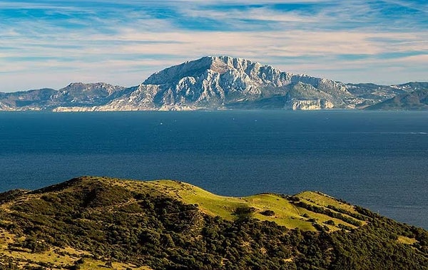 12. Пролив Гибралтар отделяет Испанию от: