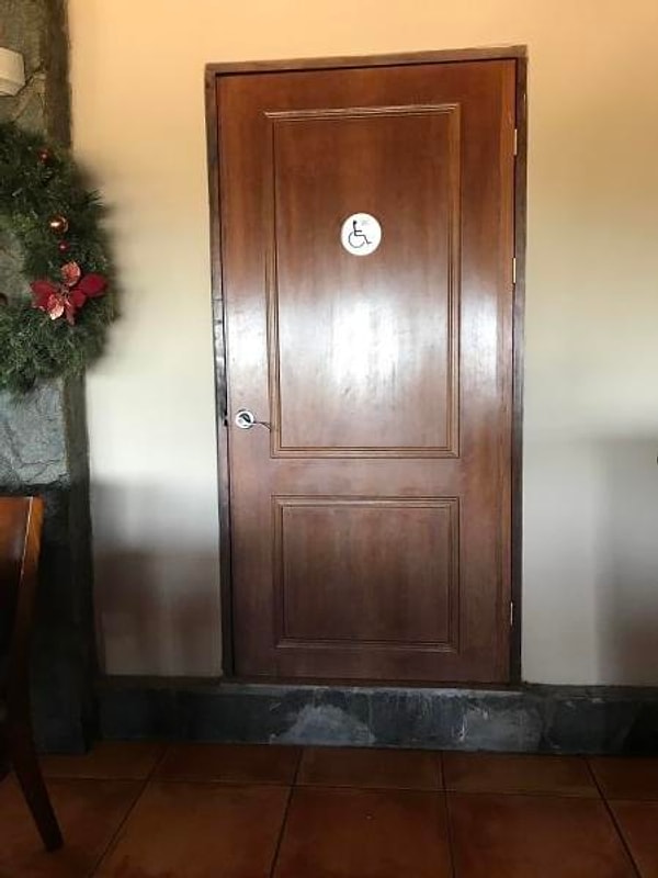 21. А почему порог в туалете для людей с ограниченными способностями такой низкий?