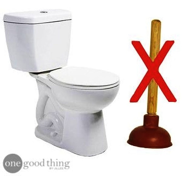 7. Если у вас засорился унитаз, но нету вантуза, можно использовать горячую воду с солью или налить средство для мытья посуды на 20-30 минут.