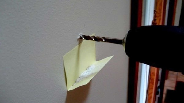 10. А вот так можно избежать мусора после использования перфоратора.