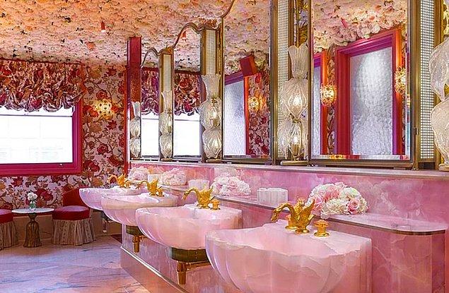 4. Londra'da sadece üyelere açık bir kulüp olan, Frank Siantra'dan Leonardo DiCaprio'ya kadar sayısız ünlüye hizmet veren Annabel's'in kadınlar tuvaleti...