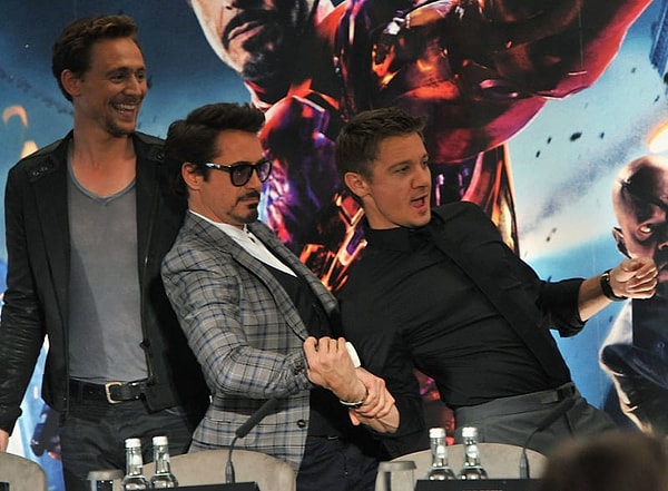 37. Кто сказал, что на пресс-конференциях нужно быть серьезными?