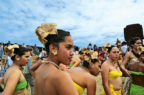 3. К какому народу относятся люди, проживающие на острове Пасха?