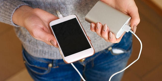 10. Halen edinmediyseniz bir powerbank edinin. Telefonunuzun şarjı 3 gün gidiyor olsa bile bir an ihtiyacınız olacaktır.